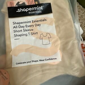 Shapermint Essentials NWT shaping t-shirt #48001